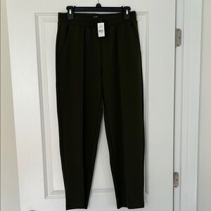 LOFT Dark Olive Trousers
Seam down front. Two front pockets